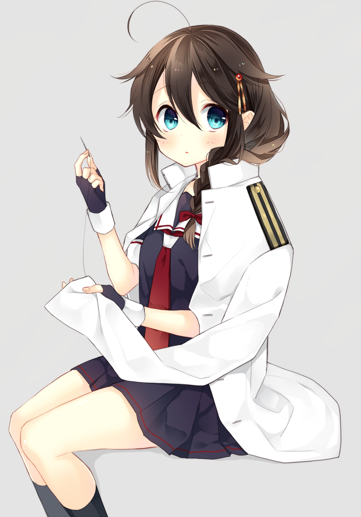 [Kancolle] Shigure fixing Admiral's jacket : awwnime